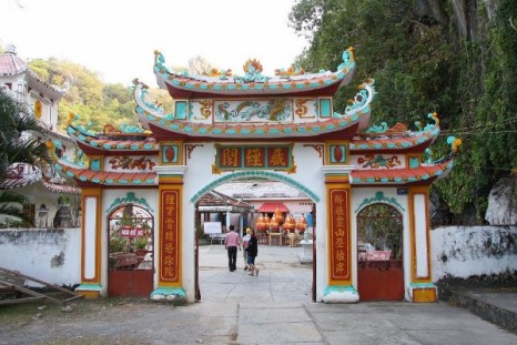 Đến Kiên Giang ngắm vẻ đẹp của ngôi chùa ẩn mình trong hang động