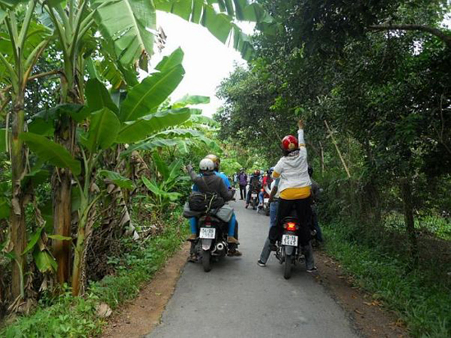 Du lịch chợ nổi Cái Bè – Tiền Giang bằng xe máy