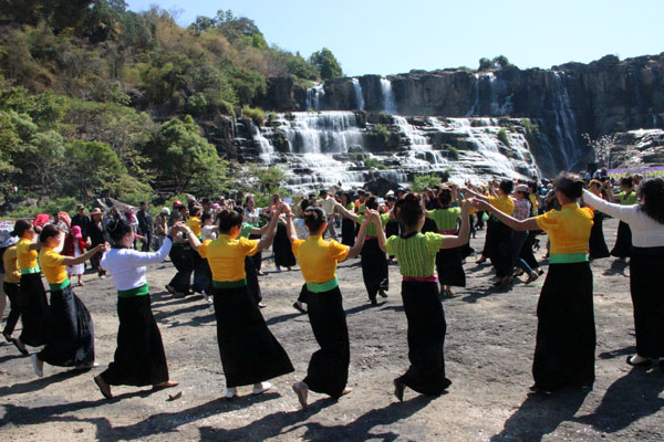 Lễ hội ở Pongour vào rằm tháng Giêng âm lịch