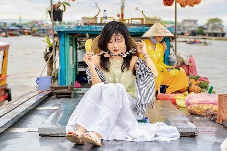 Tour Miền Tây 2N1Đ | "Hòn Ngọc Xanh" Cồn Sơn - Chợ Nổi - Cù Lao - Vườn Trái Cây - Làm Bánh/Xem Cá Lóc "Múa"