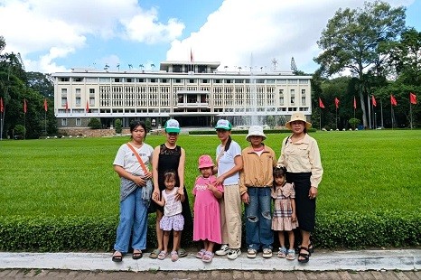 TOUR SÀI GÒN | Dinh Độc Lập - Miếu Bà - Bảo Tàng - Nhà Thờ Đức Bà - Bưu Điện - Bến Nhà Rồng (1 Ngày)