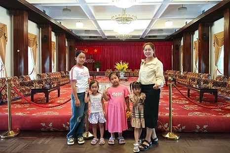 TOUR SÀI GÒN | Dinh Độc Lập - Miếu Bà - Bảo Tàng - Nhà Thờ Đức Bà - Bưu Điện - Bến Nhà Rồng (1 Ngày)