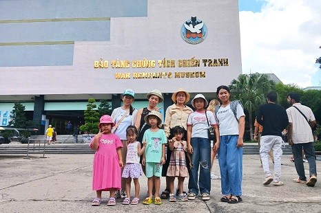 TOUR SÀI GÒN | Dinh Độc Lập - Miếu Bà - Bảo Tàng - Nhà Thờ Đức Bà - Bưu Điện - Bến Nhà Rồng (1 Ngày)