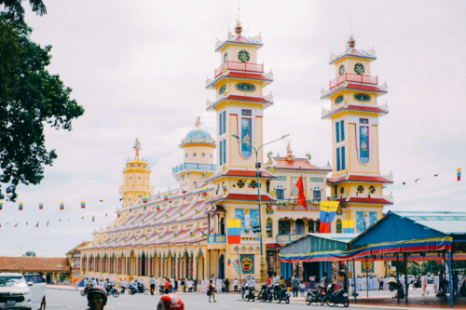 Tour Sài Gòn (ăn tối du thuyền) - Tây Ninh (Núi Bà Đen) - Củ Chi - Phan Thiết 4 Ngày 3 Đêm