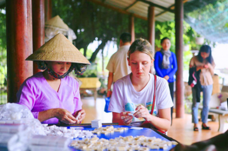 Tour Miền Tây MỸ THO - BẾN TRE 1 Ngày | Cù Lao - Lò Nghề - Vườn Trái Cây - Chèo Xuồng Ba Lá - Chùa Vĩnh Tràng