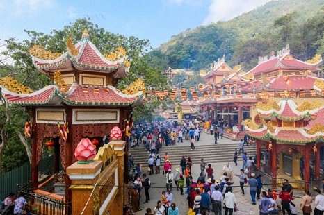 Tour Tây Ninh – Củ Chi 1 ngày | Tham quan Núi Bà Đen – Khám phá Địa Đạo Củ Chi | Núi rừng - Tâm linh - Lịch sử