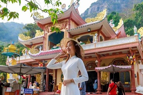 Tour Tây Ninh – Củ Chi 1 ngày | Tham quan Núi Bà Đen – Khám phá Địa Đạo Củ Chi | Núi rừng - Tâm linh - Lịch sử
