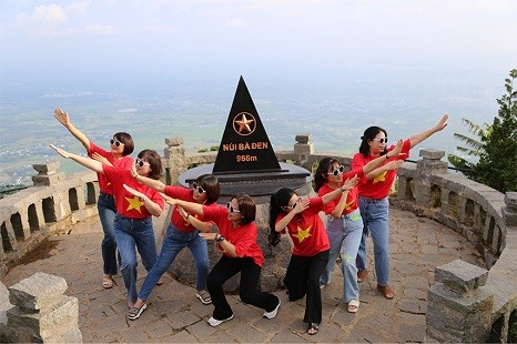 Tour Tây Ninh – Củ Chi 1 ngày | Tham quan Núi Bà Đen – Khám phá Địa Đạo Củ Chi | Núi rừng - Tâm linh - Lịch sử