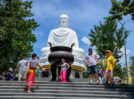 Phút lắng đọng tâm hồn ở Long Sơn - Ngôi Chùa nổi tiếng linh thiêng ở Nha Trang