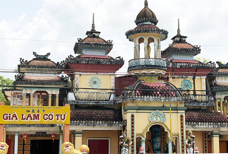 Tham quan ngôi chùa Quảng Hương Già Lam ở Hậu Giang