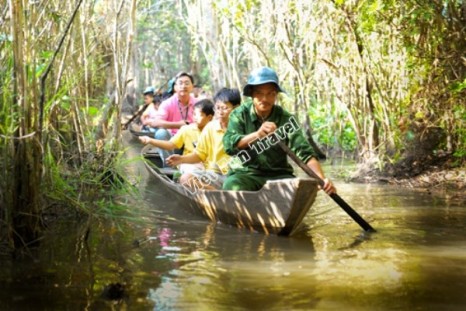 Về chiêm ngưỡng Xuồng ba lá - Nét đặc trưng trên sông nước miền Tây