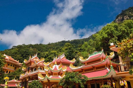 Tour Combo NÚI RỪNG - TÂM LINH - LỊCH SỬ | Núi Bà Đen - Tòa Thánh Tây Ninh - Củ Chi (1 Ngày)