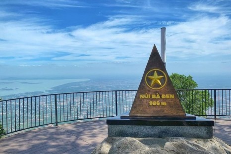 Tour Núi Bà Đen - Tòa Thánh Tây Ninh - Củ Chi (1 Ngày) | Combo NÚI RỪNG - TÂM LINH - LỊCH SỬ
