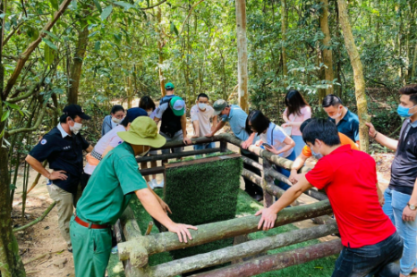 Tour Sài Gòn City - Củ Chi | Dinh Độc Lập - Miếu Bà - Chợ Bình Tây - Địa Đạo Củ Chi (1 Ngày)