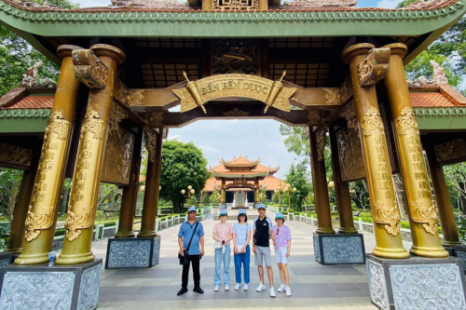 Tour Sài Gòn City - Củ Chi | Dinh Độc Lập - Miếu Bà - Chợ Bình Tây - Địa Đạo Củ Chi (1 Ngày)
