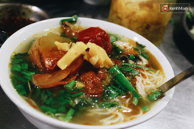 Có những quán ăn ở Hà Nội chỉ chờ đông tới "lôi cuốn khách hàng"