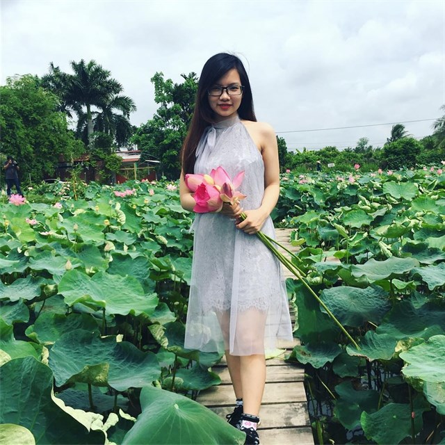 Chụp choẹt full thẻ nhớ với CÁNH ĐỒNG SEN siêu rộng “đẹp rụng tim” ở Tiền Giang