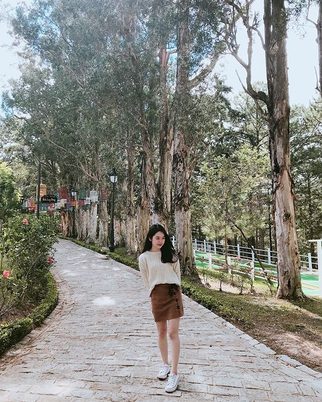 "Vui mừng như mỏi tay" trong CHỤP ẢNH CẢ THẾ GIỚI NHƯ TÂY tại Đà Lạt