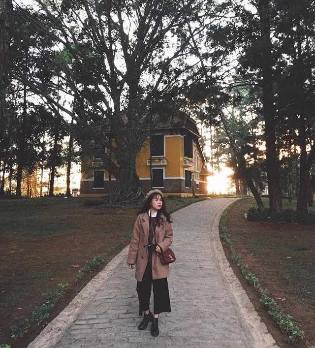 "Vui mừng như mỏi tay" trong CHỤP ẢNH CẢ THẾ GIỚI NHƯ TÂY tại Đà Lạt