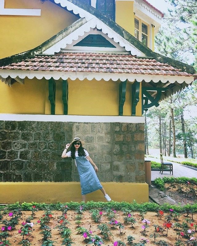"Vui mừng như mỏi tay" trong CHỤP ẢNH CẢ THẾ GIỚI NHƯ TÂY tại Đà Lạt