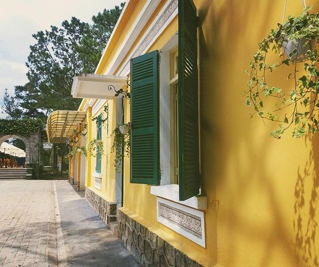 "Vui mừng như mỏi tay" trong CHỤP ẢNH CẢ THẾ GIỚI NHƯ TÂY tại Đà Lạt