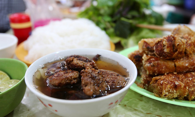 Description: Ba món ngon cho bữa trưa lang thang phố cổ Hà Nội