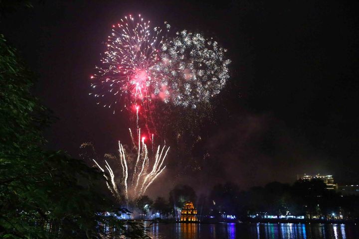 le 30/4 ban phao hoa o dau tai sai gon ha noi da nang binh duong