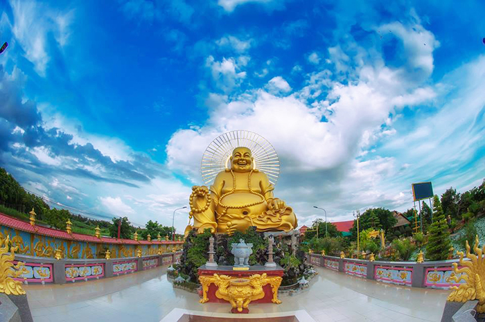 Ghé thăm chùa Vạn Phước nổi tiếng linh thiêng ở Bến Tre | Viet Fun Travel