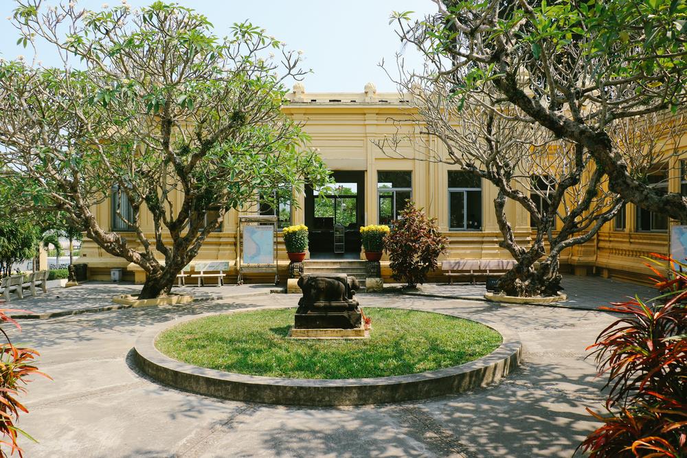 gio mo cua vien bao tang dieu khac cham o da nang