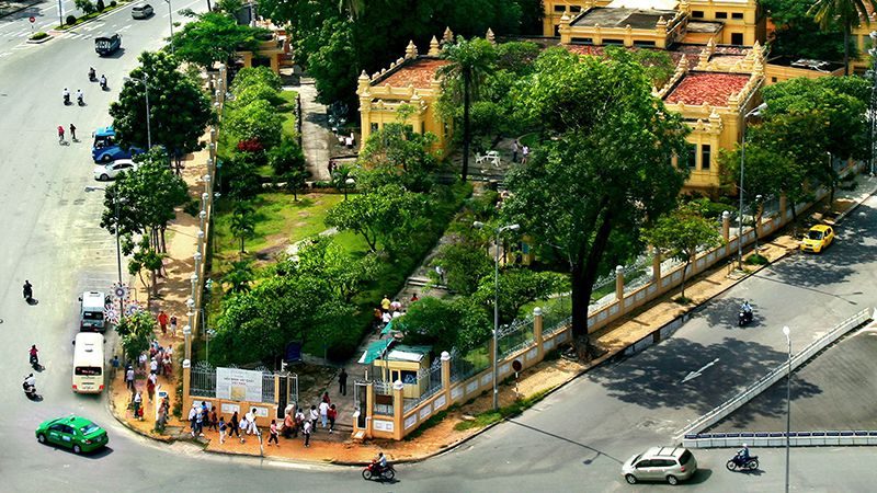 gio mo cua vien bao tang dieu khac cham o da nang