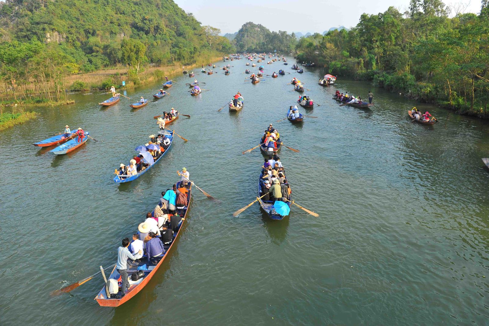 chua huong cach Ha Noi bao xa