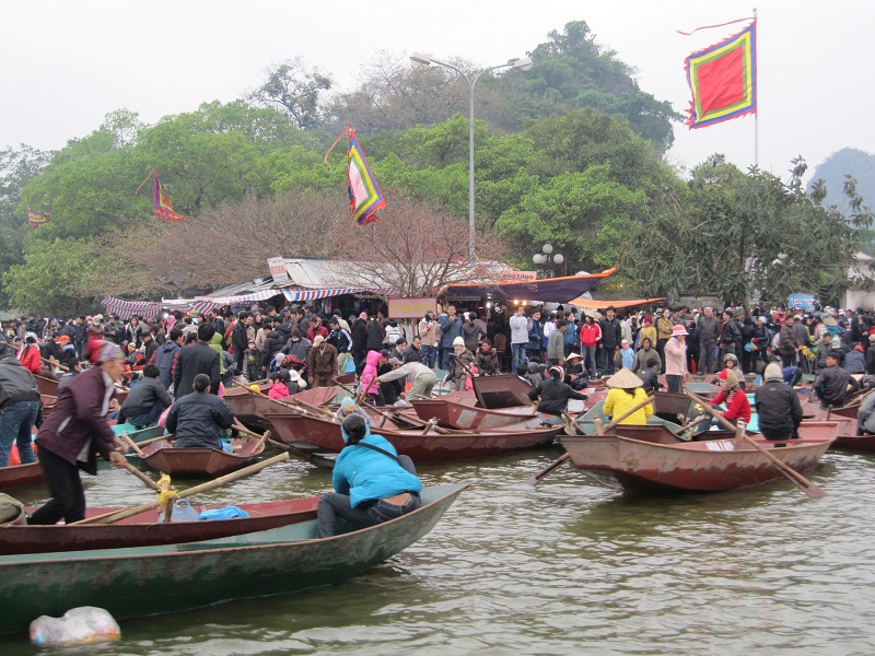 chua huong cach Ha Noi bao xa