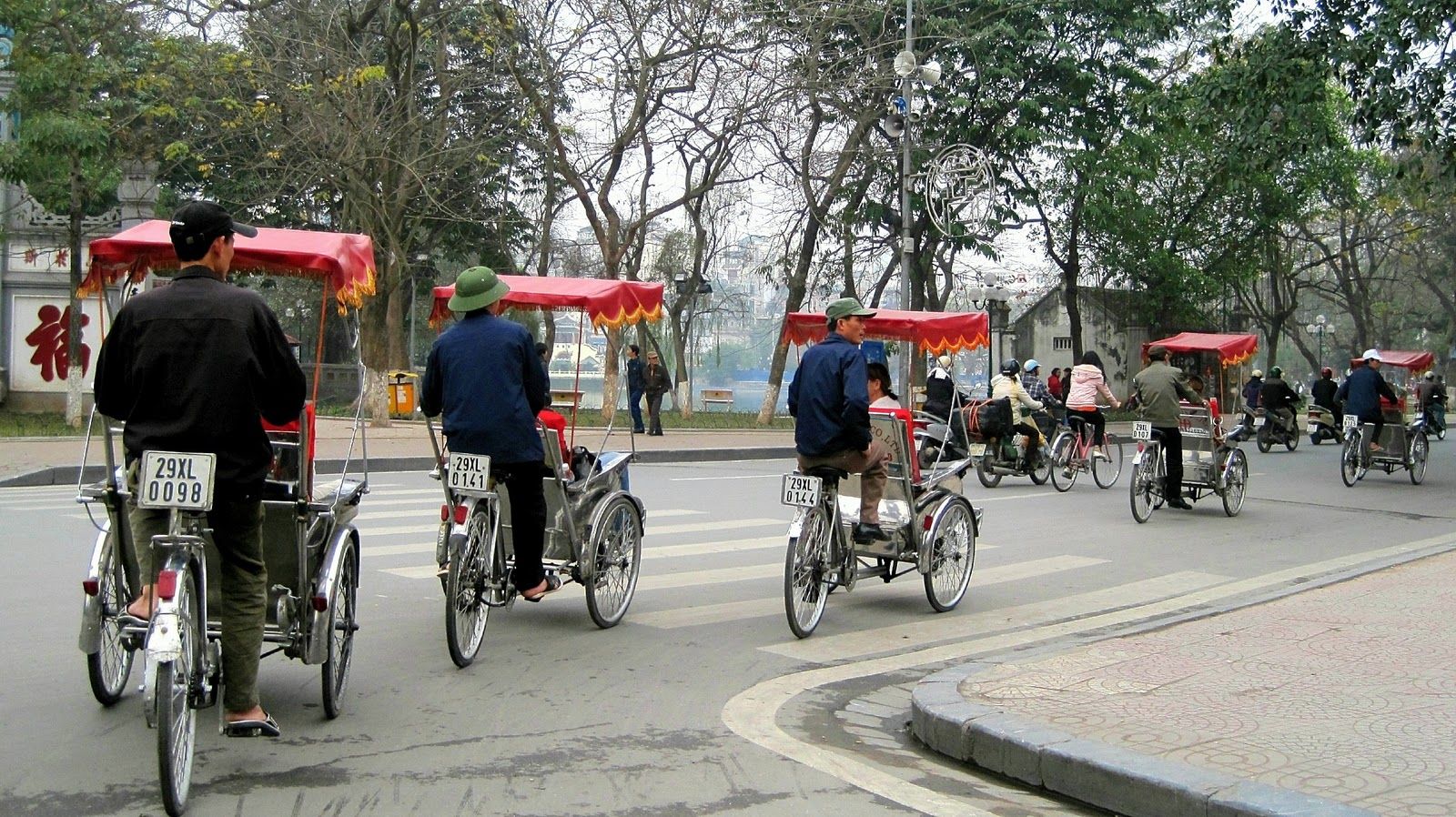 10 cach di du lich ha noi tiet kiem