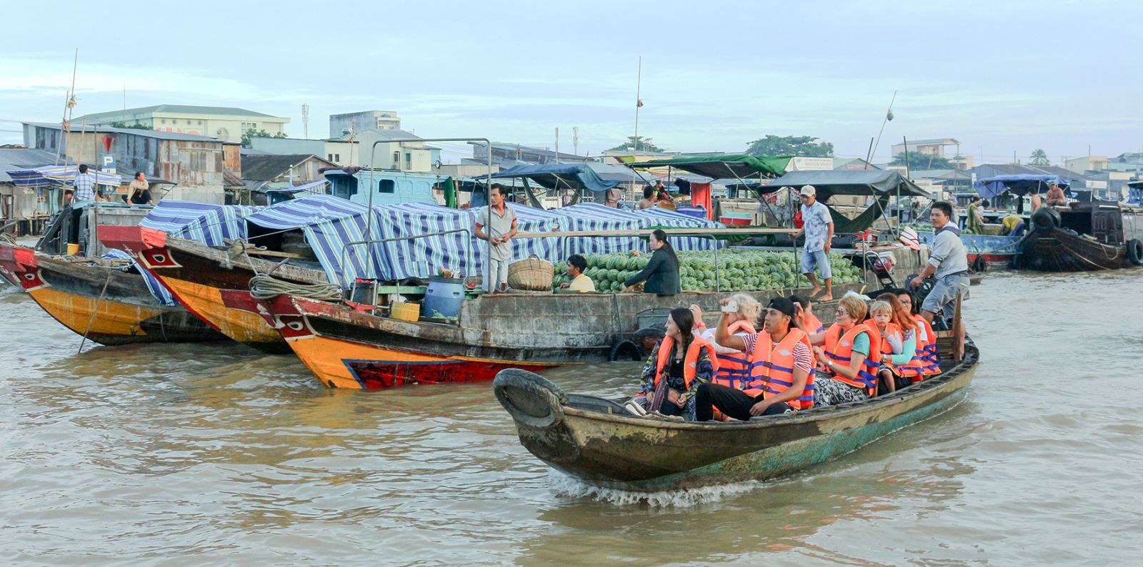 gia ve du thuyen ben ninh kieu o can tho