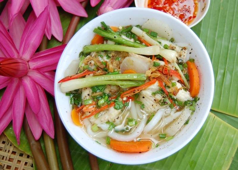 cach nau banh canh ca loc mien tay ngon