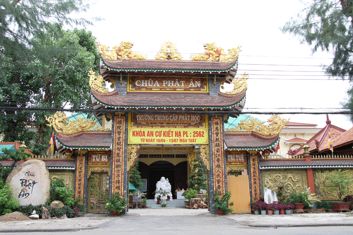 nhung ngoi chua noi tieng o tien giang