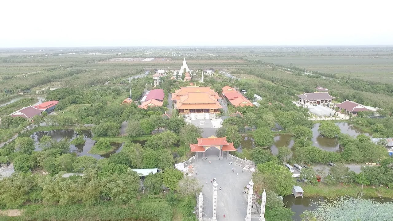 Thành viên đầu tiên của nhân viên là một thành viên của cộng đồng địa phương