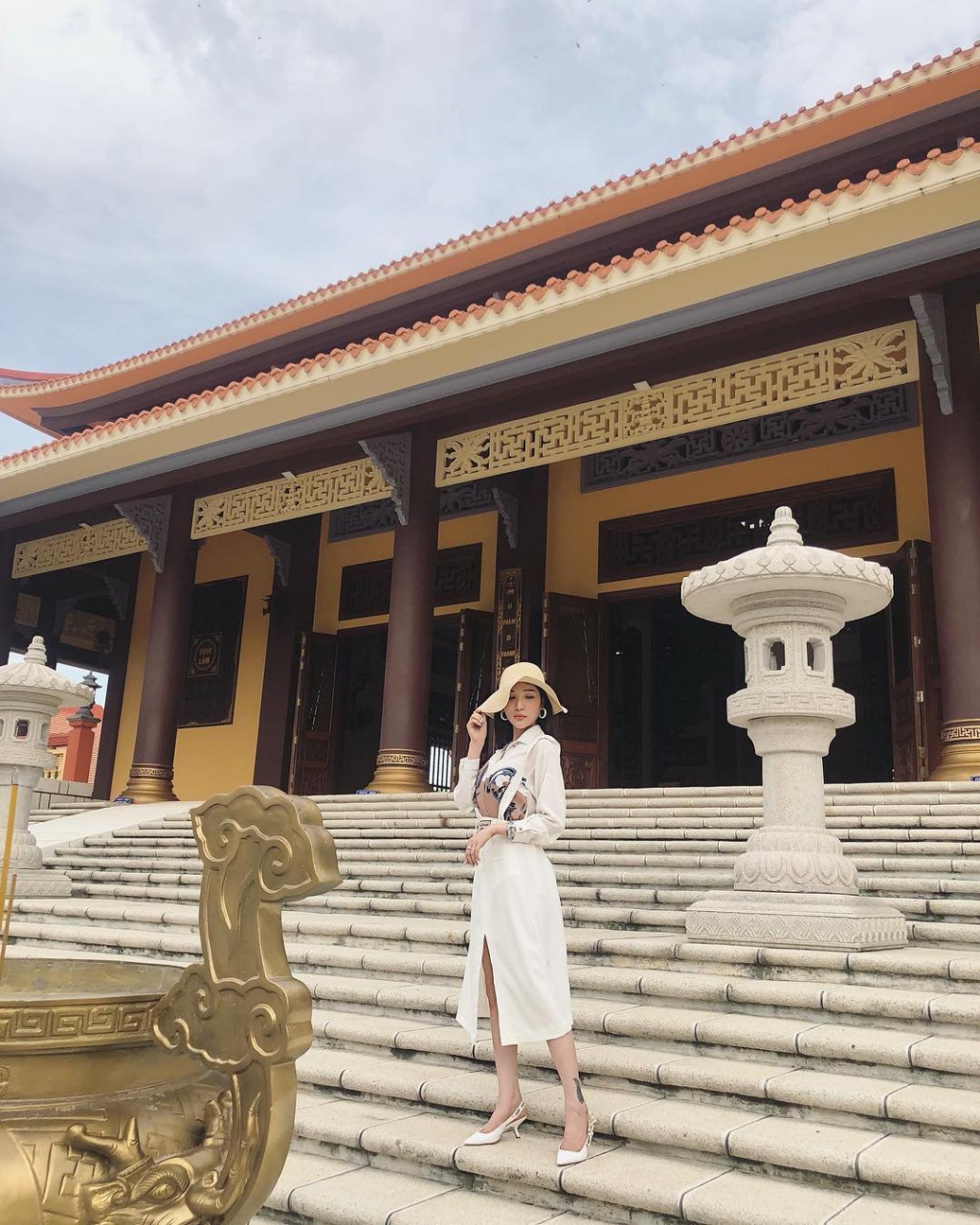 Thành viên đầu tiên của nhân viên là một thành viên của cộng đồng địa phương