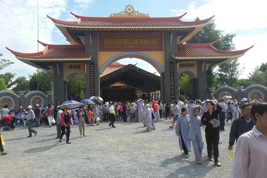 Thành viên đầu tiên của nhân viên là một thành viên của cộng đồng địa phương