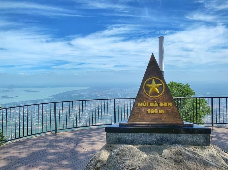 Tour Núi Bà Đen - Tòa Thánh Tây Ninh - Củ Chi (1 Ngày) | Combo...