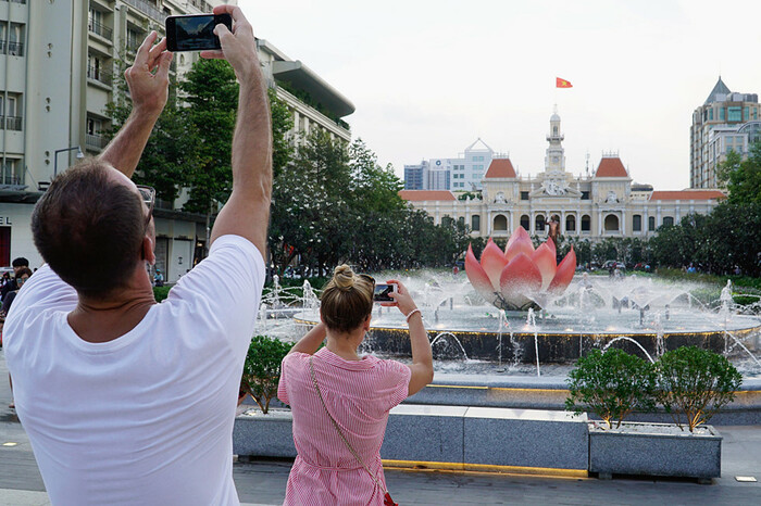 kinh nghiem di pho di bo nguyen hue quan 1 tphcm