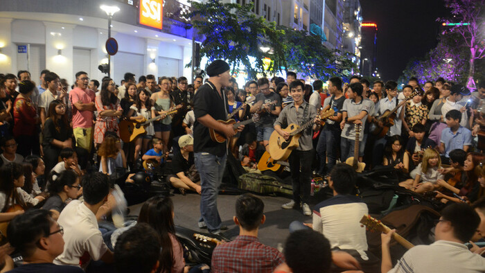 kinh nghiem di pho di bo nguyen hue quan 1 tphcm