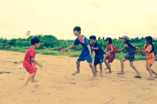 Nhấn vào ảnh để phóng to nhung tro choi fan gian ngay tet cho tre em