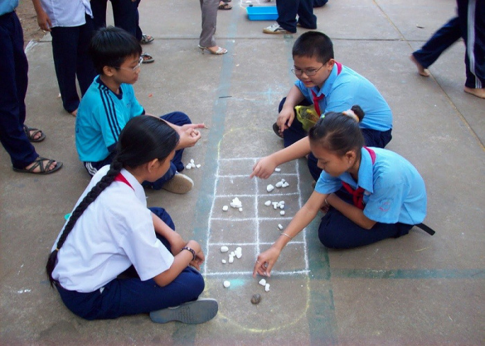 Nhấn vào ảnh để phóng to nhung tro choi fan gian ngay tet cho tre em