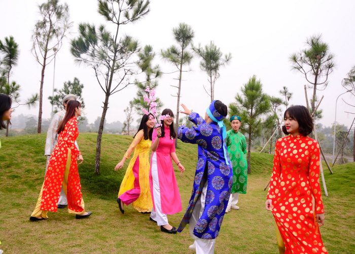 Nhấn vào ảnh để phóng to nhung tro choi fan gian ngay tet cho tre em